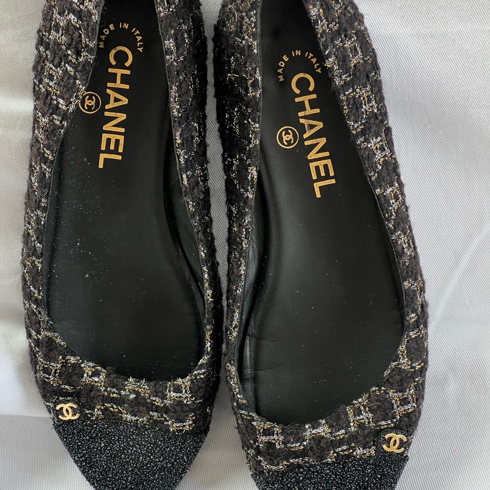 CHANEL Black and Gold Tweed Flats